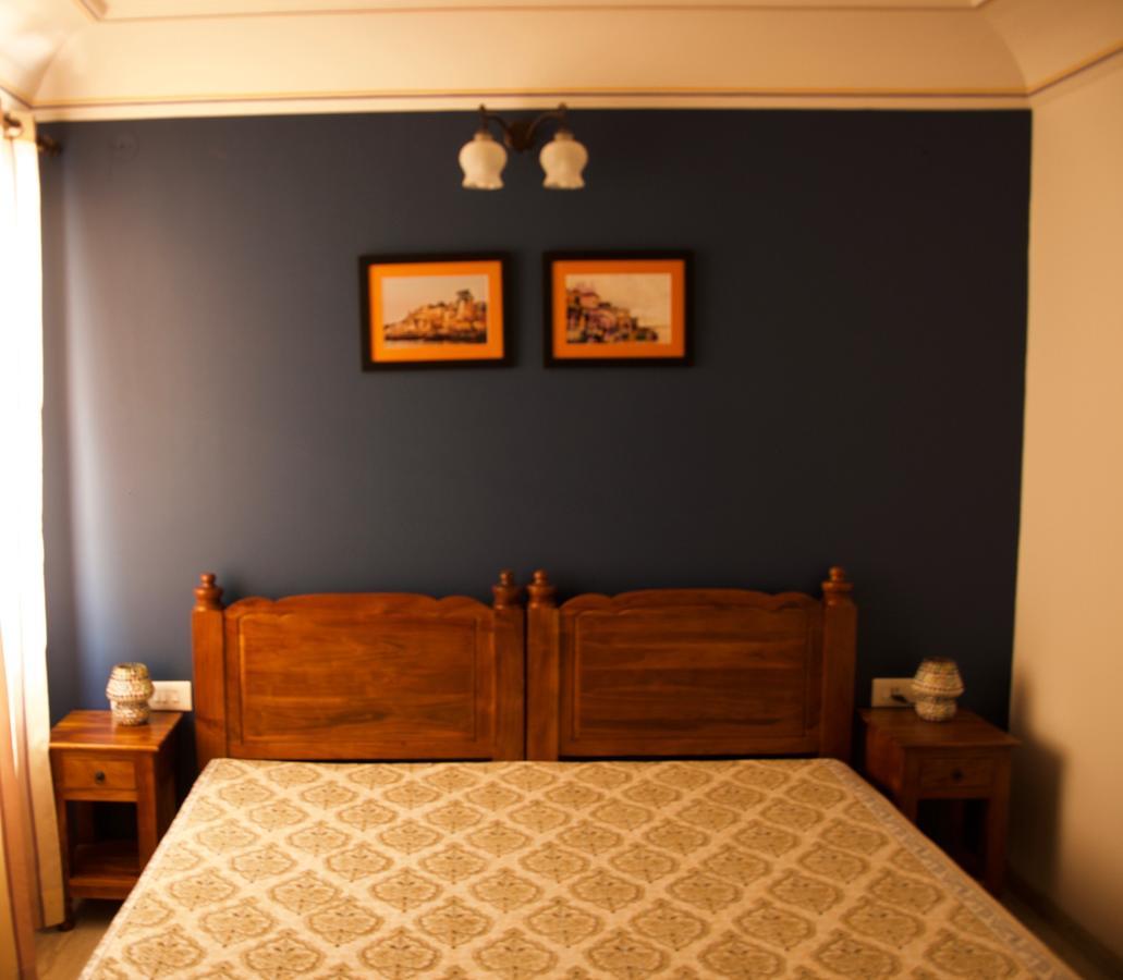 Pathik Niwas Bed & Breakfast ชัยปุระ ภายนอก รูปภาพ